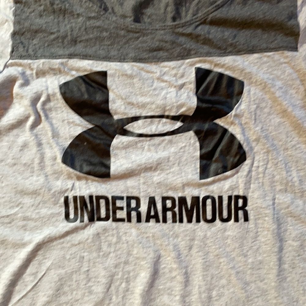 Under Amor Tee - Picture 5 of 7